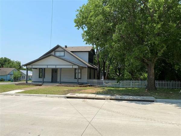 1101 N Culberson Street, Gainesville, TX 76240