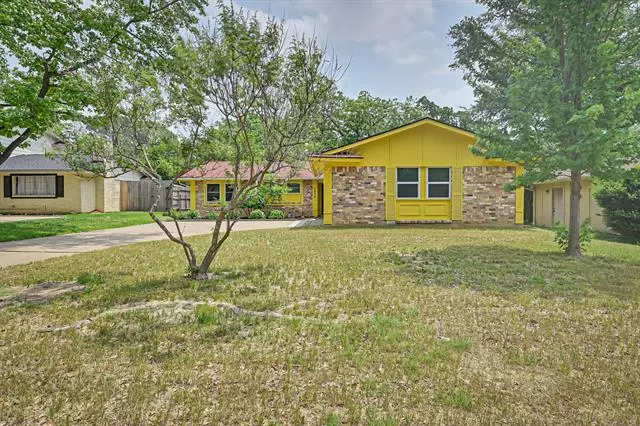 2806 Hollywood Drive, Arlington, TX 76013