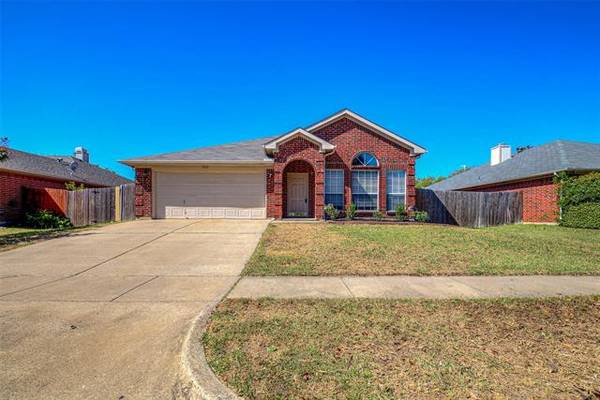 5012 Eastcreek Drive, Arlington, TX 76018