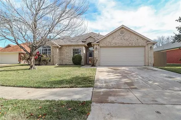 Arlington, TX 76018,2423 Whispering Creek Drive