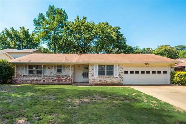 729 Timberhill Drive, Hurst, TX 76053