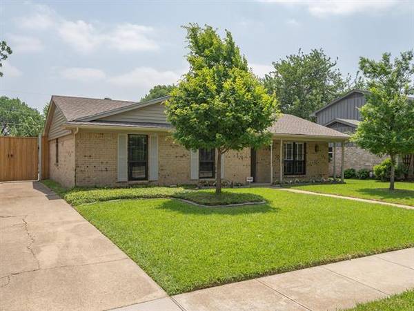 725 Vinecrest Lane, Richardson, TX 75080