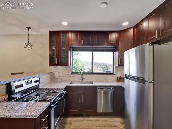 Manitou Springs, CO 80829,824 Shoshone PL