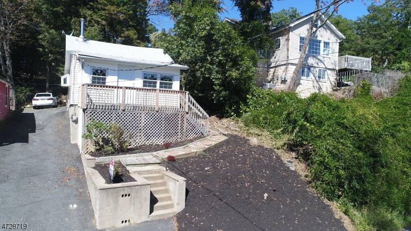 303 Lakeside Ave, Hopatcong Boro, NJ 07821