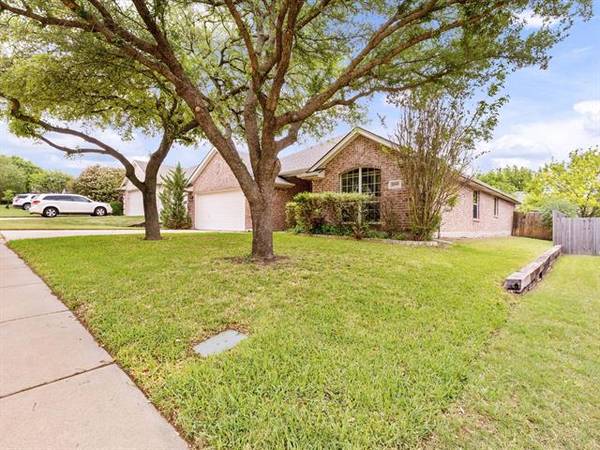 10509 Stonehill Drive, Benbrook, TX 76126