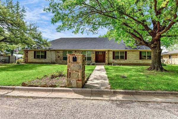 301 Texoma Drive, Whitesboro, TX 76273