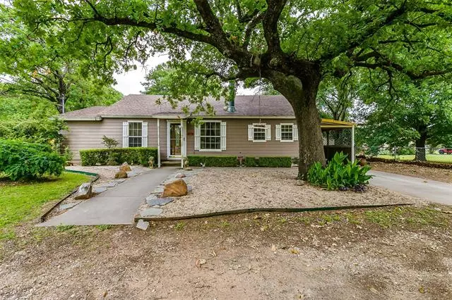 631 Henderson Street, Joshua, TX 76058