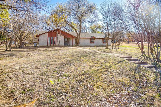 201 Roaring Springs Drive, Joshua, TX 76058