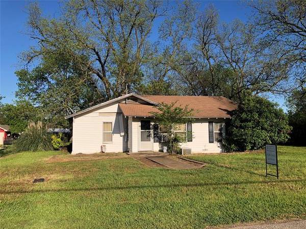 205 College Street, Joshua, TX 76058