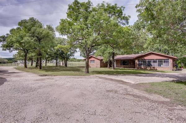 5521 County Road 805, Joshua, TX 76058