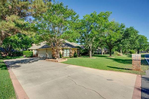 8902 Pleasant Hill Drive, Granbury, TX 76049