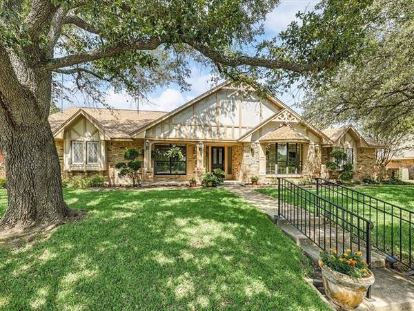 3908 Lost Creek Boulevard, Fort Worth, TX 76008