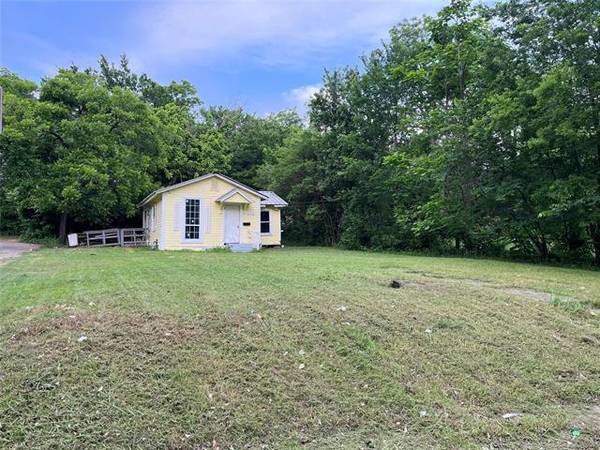 305 4th Street SW, Paris, TX 75460