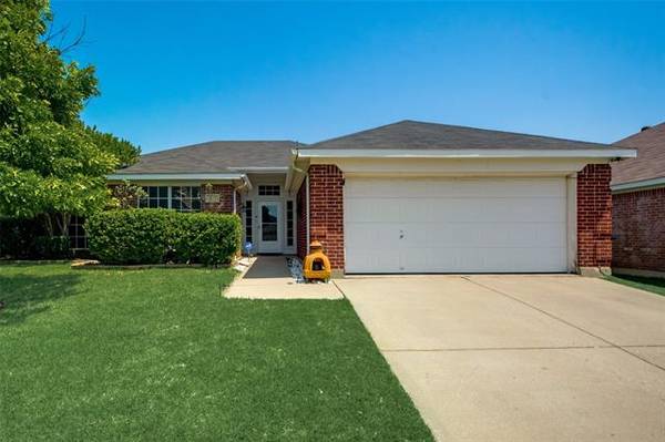 1125 Greenview Lane, Kennedale, TX 76060