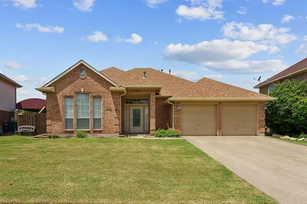 4559 Queenswood Drive, Grand Prairie, TX 75052