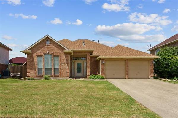 4559 Queenswood Drive,  Grand Prairie,  TX 75052