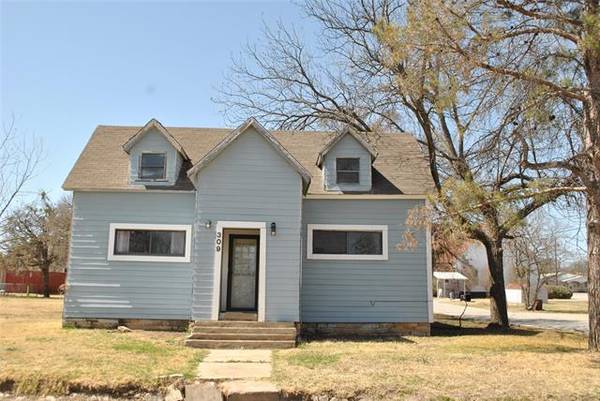 309 N Pearl Street, Comanche, TX 76442