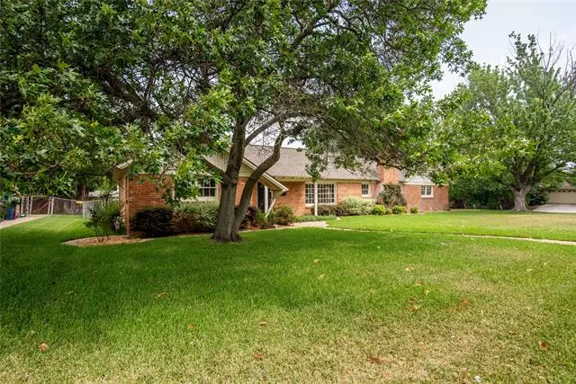 5800 Wessex Avenue, Fort Worth, TX 76133