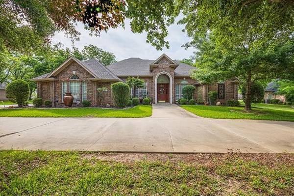 9615 Champions Drive, Granbury, TX 76049