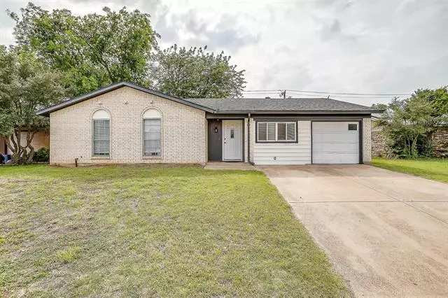 124 S Heights Drive, Crowley, TX 76036