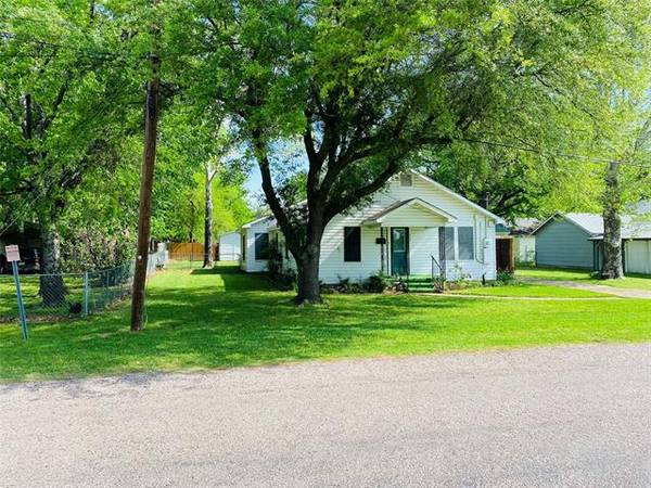 Bonham, TX 75418,402 W Denison Avenue