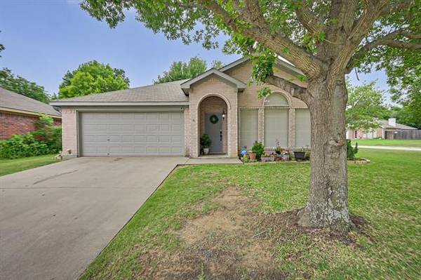 1012 Miles Avenue, Burleson, TX 76028