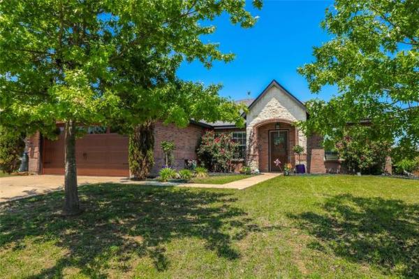 2001 Preston Trail, Forney, TX 75126