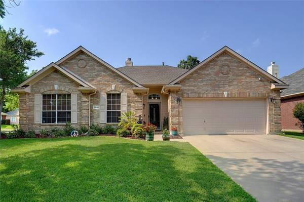 2846 Birmingham Drive, Grand Prairie, TX 75052