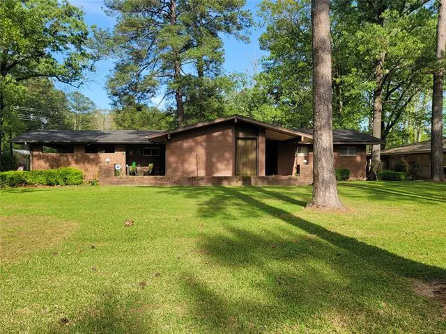 203 7th Street NE, Springhill, LA 71075