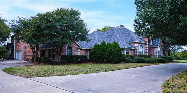 2720 Waters Edge Drive, Cedar Hill, TX 75104