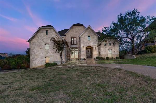 402 Golden Pond Drive, Cedar Hill, TX 75104