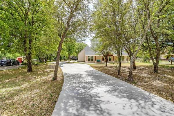 531 Faye Lane, Springtown, TX 76082