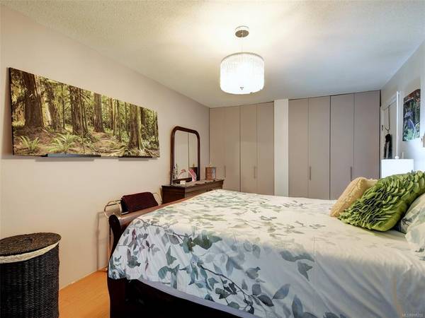 Esquimalt, BC V9B 4B3,1121 ESQUIMALT Rd #105