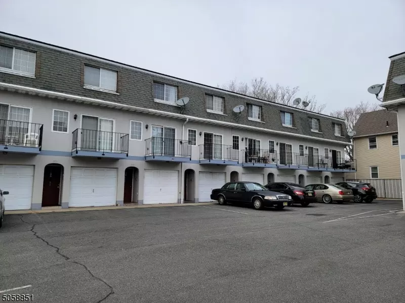 Garfield City, NJ 07026,174 Palisade Ave #106