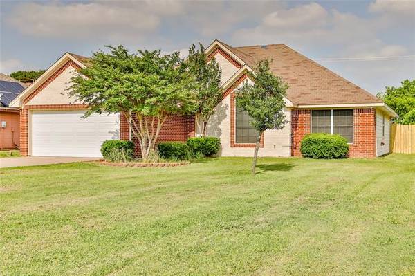 305 Maverick Trail, Oak Point, TX 75068