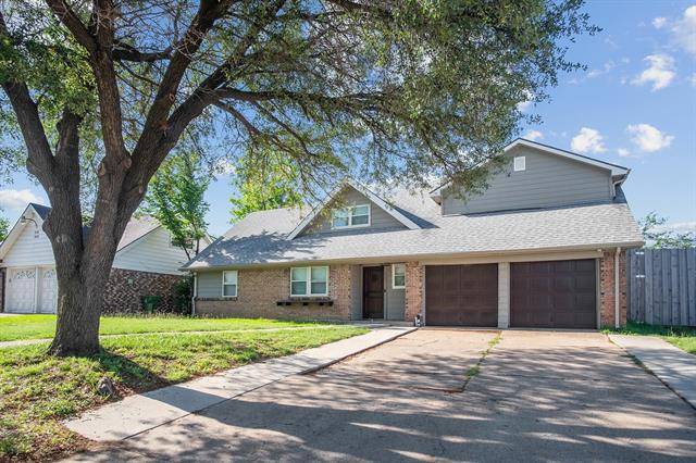 900 Rosewood Lane, Arlington, TX 76010