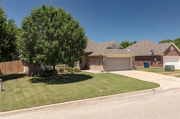 516 Westgate Drive, Aledo, TX 76008