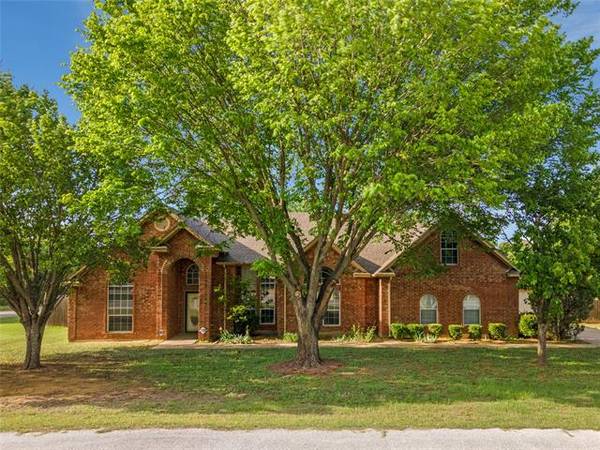 3601 Applewood Court,  Burleson,  TX 76028