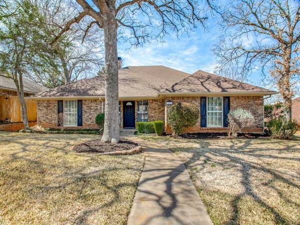 2622 Riveroaks Drive, Arlington, TX 76006