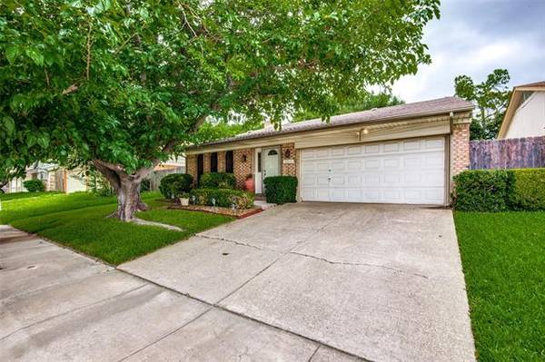 2211 Benbrook Drive, Carrollton, TX 75007