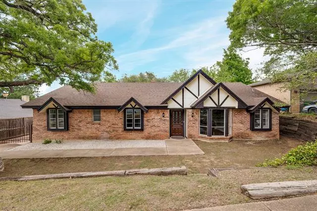 2207 Crooked Oak Court, Arlington, TX 76012