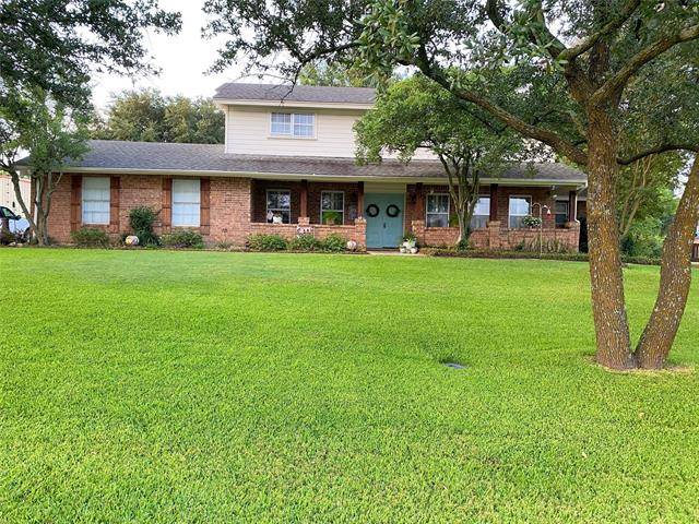 804 Country Club Drive, Joshua, TX 76058