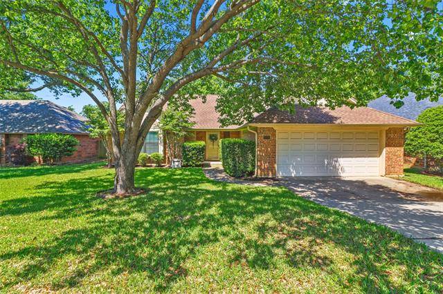 6108 Kingswood Drive, Arlington, TX 76001