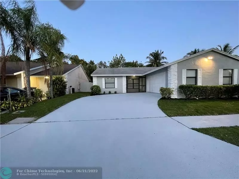 5726 Ithaca Cir, Lake Worth Beach, FL 33463