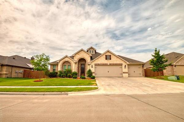 310 Waverly Drive, Glenn Heights, TX 75154