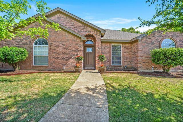 4 Rochelle Court, Mansfield, TX 76063