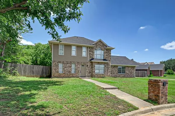 5203 Kelly Hill Drive, Arlington, TX 76017