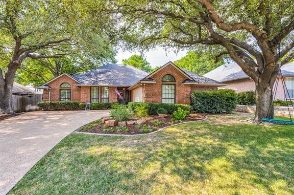 6976 Allen Place Drive, Fort Worth, TX 76116