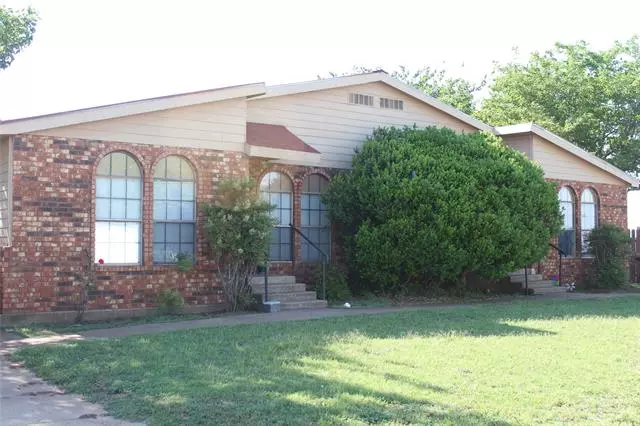 1801 Woodard Avenue, Cleburne, TX 76033