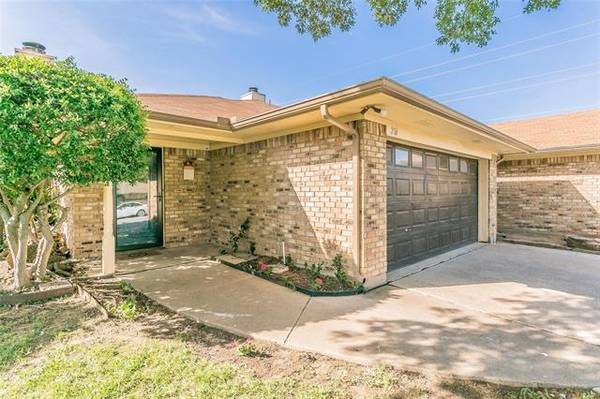 214 Mountainview Drive, Hurst, TX 76054